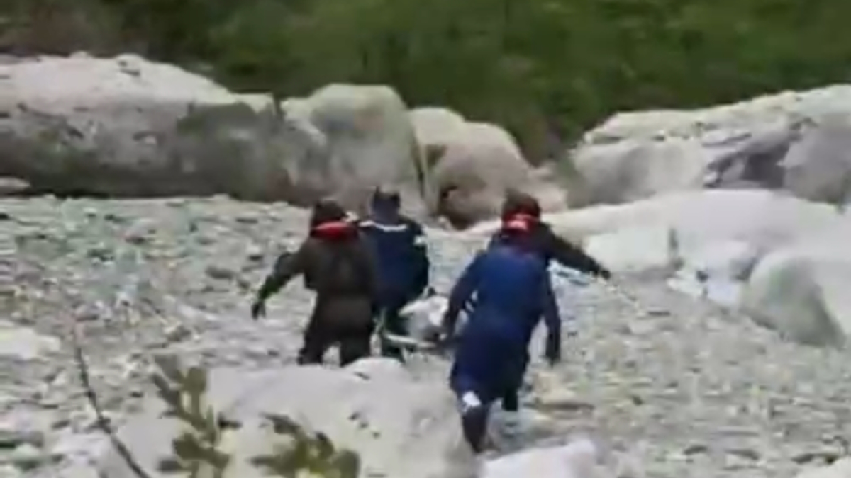 Φαράγγι Βίκου: Στιγμιότυπα από τη διάσωση της Ελβετίδας τουρίστριας που μεταφέρθηκε με ελικόπτερο στο νοσοκομείο Ιωαννίνων