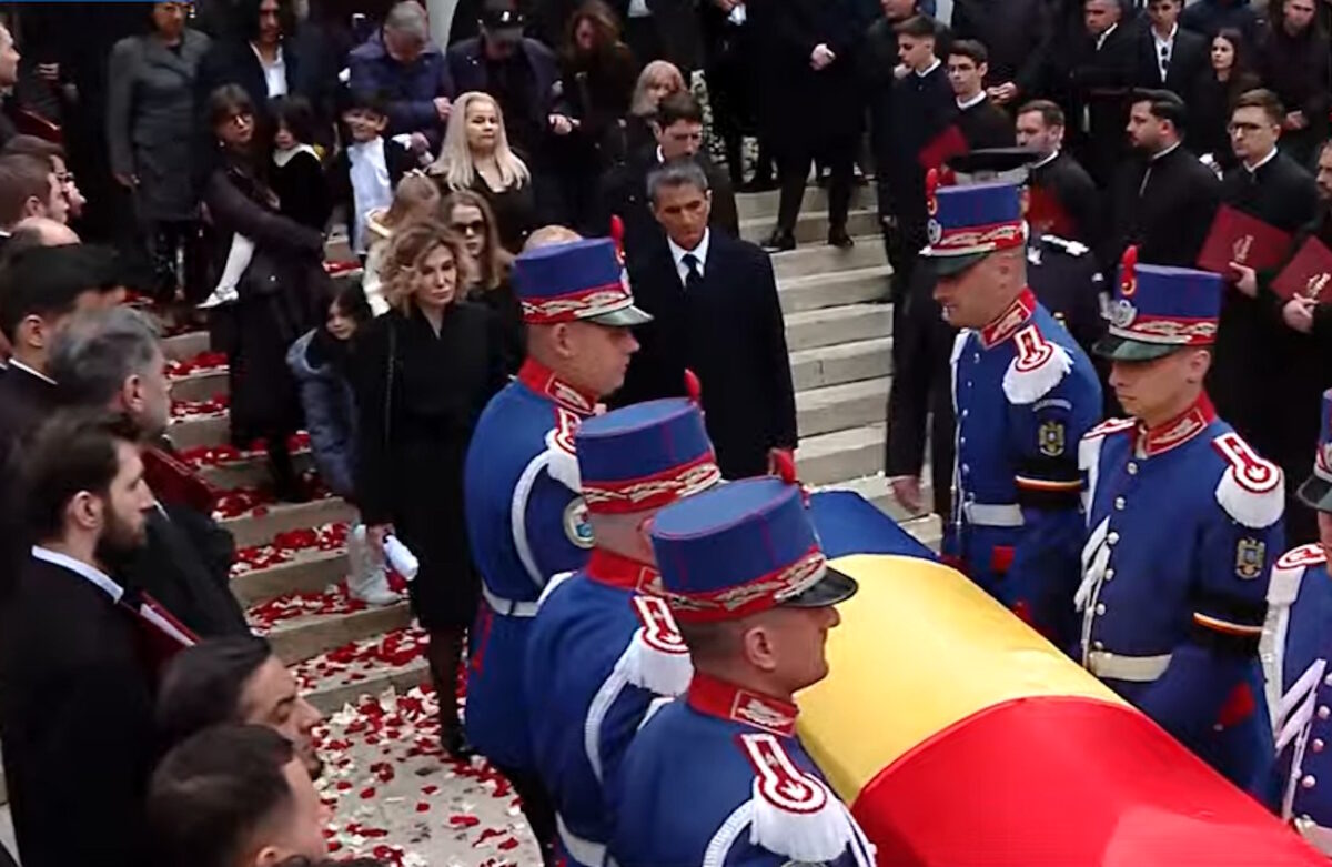 Μιρτσέα Λουτσέσκου: Σιωπηλή θλίψη για Ραζβάν Λουτσέσκου, το ύστατο «αντίο» στον εμβληματικό προπονητή της Ρουμανίας