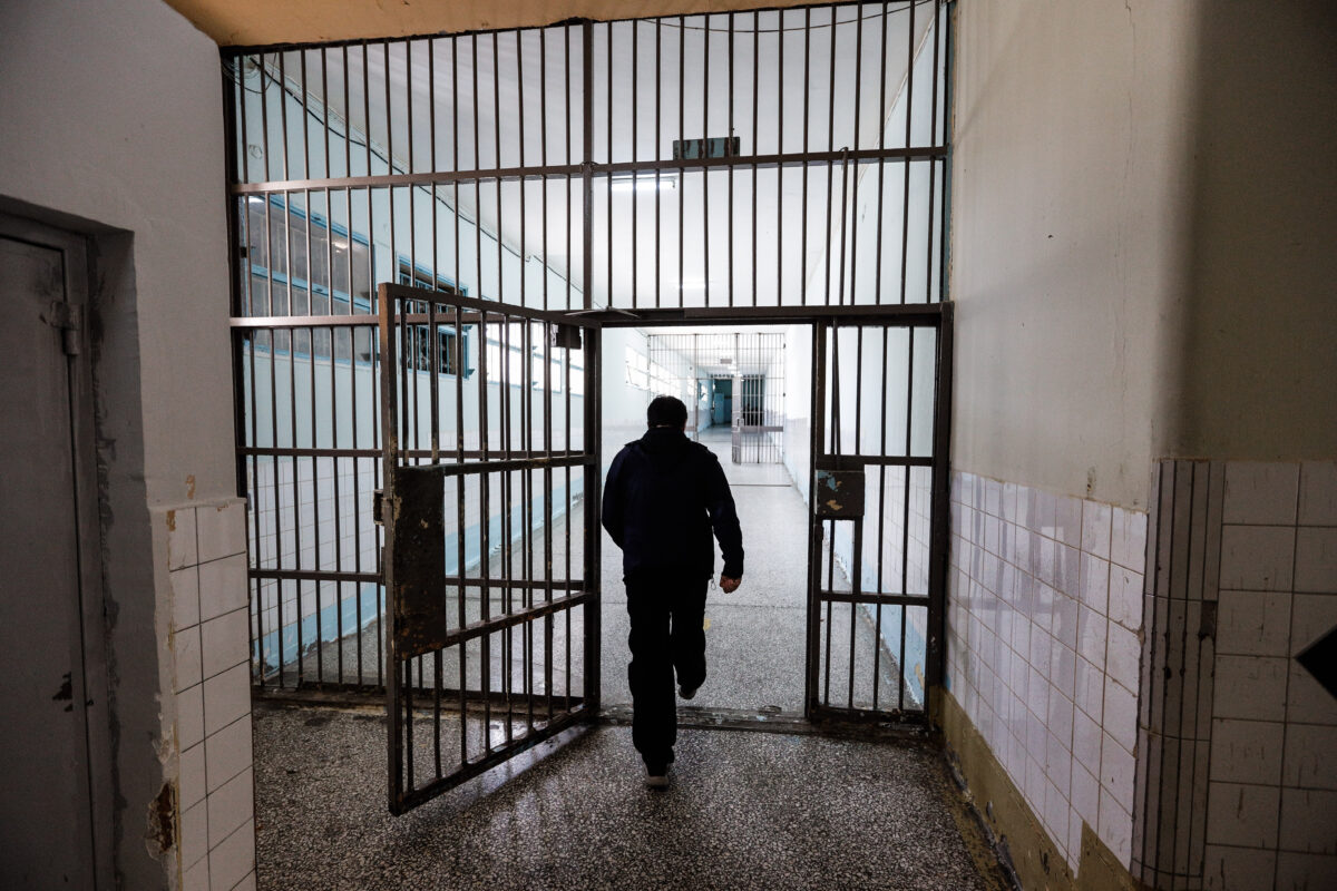 Συνελήφθη 36χρονη που απέκρυψε ναρκωτικά στα γεννητικά της όργανα για να τα μεταφέρει στον ισοβίτη σύντροφό της