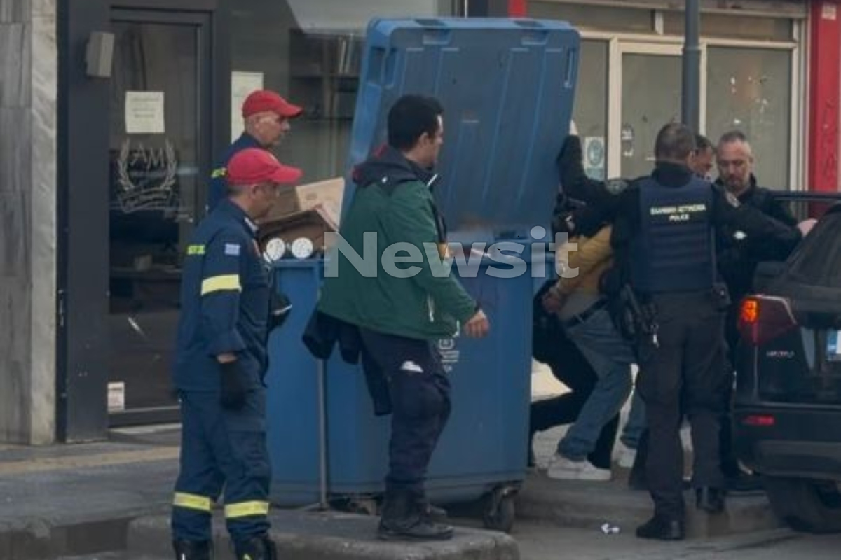 Θεσσαλονίκη: Τέλος συναγερμού για τον νεαρό που είχε κλειστεί σπίτι του και εκσφενδόνιζε αντικείμενα από το μπαλκόνι