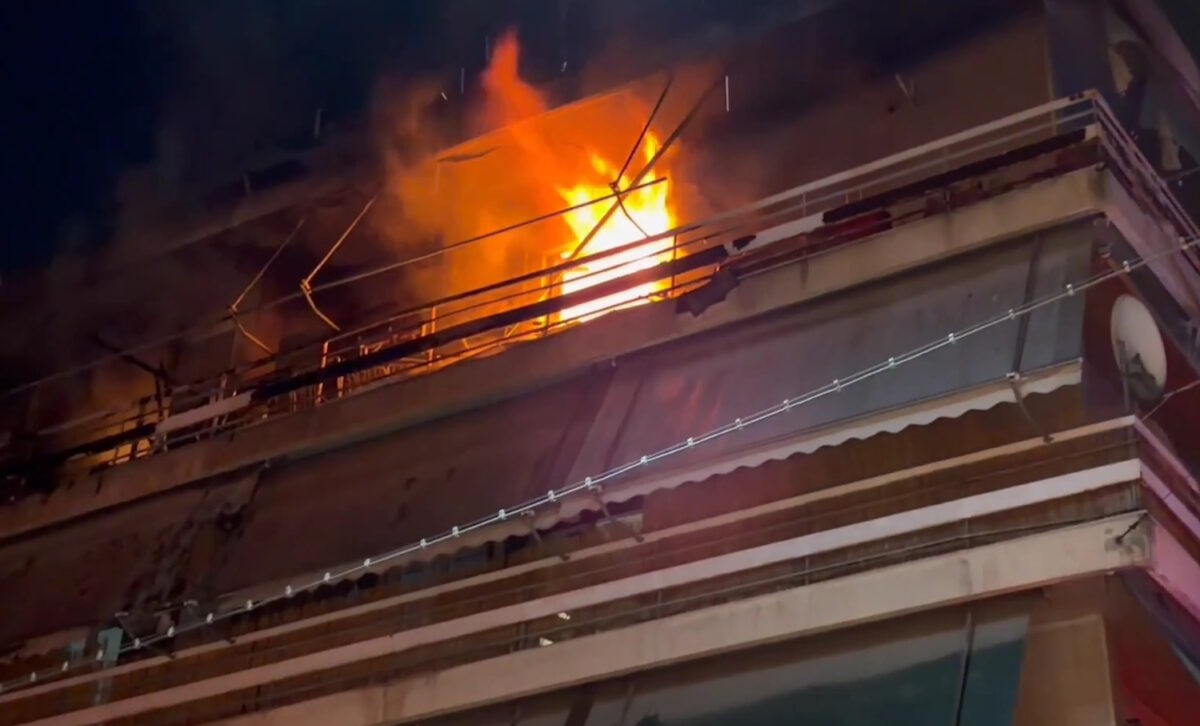 Οικογενειακή τραγωδία στον Κολωνό: Αδέλφια οι δύο θύματα της πυρκαγιάς – Η στιγμή που οι φλόγες κατακλύζουν το διαμέρισμα