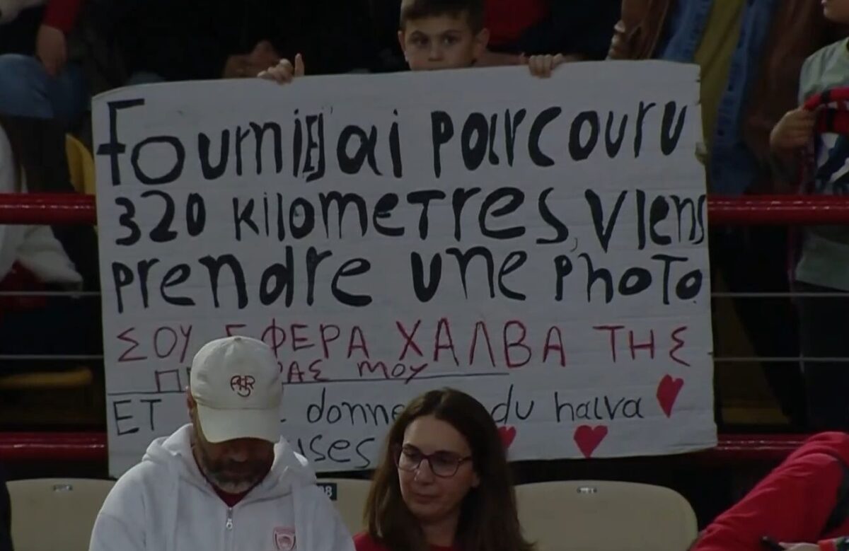 Εκπληκτικό πανό για Φουρνιέ στο ΣΕΦ: «Σου έφερα χαλβά από την πεθερά μου»