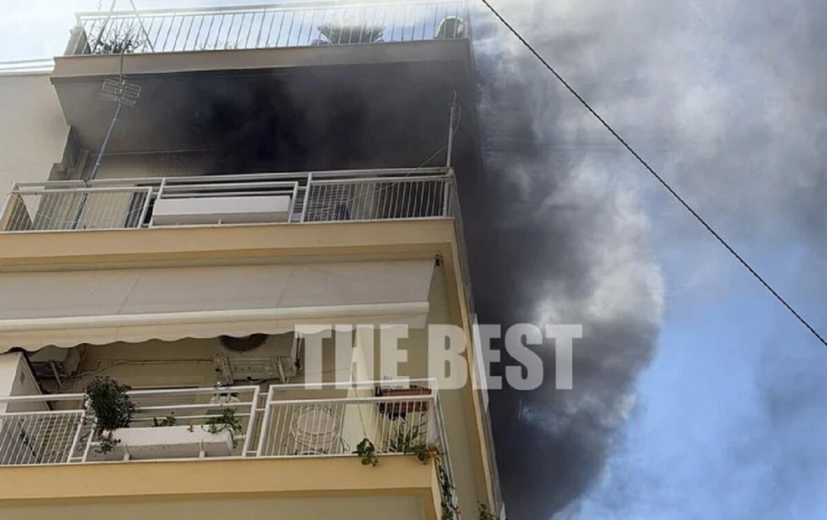 Πυρκαγιά σε διαμέρισμα 5ου ορόφου στην Πάτρα – Απομακρύνεται η πολυκατοικία