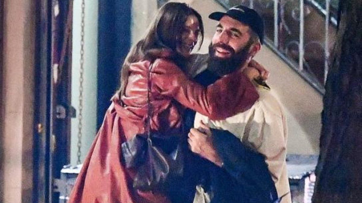 Έμιλι Ρατακόφσκι: Ποζάρει χωρίς μπλούζα και αναστατώνει το Instagram – Η εντυπωσιακή φωτογραφία 20 Ρομέν Γαβράς, Έμιλι Ρατακόφσκι