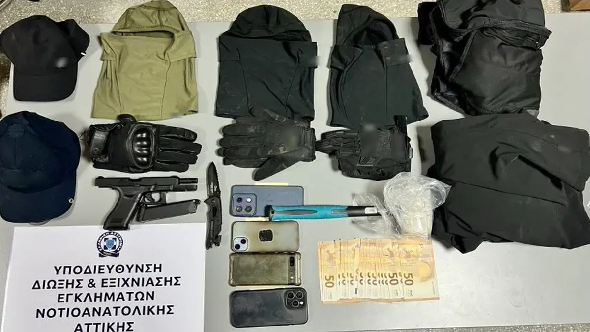 Γλυφάδα: Με σφυρί, μαχαίρι και όπλο απείλησαν αστυνομικούς για να αποφύγουν τη σύλληψη