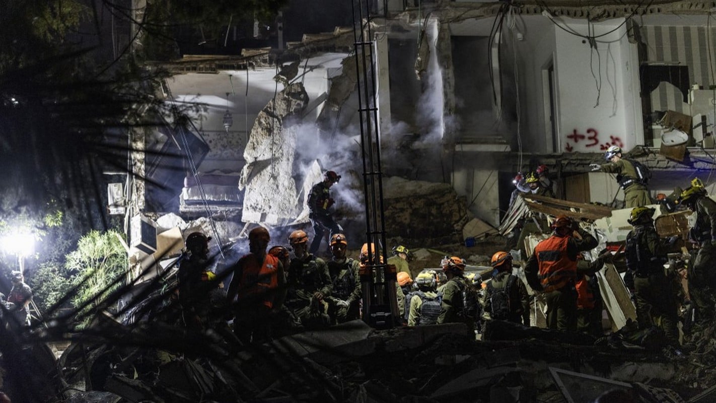 Χάιφα: Δύο νεκροί και δύο αγνοούμενοι στα ερείπια κτηρίου μετά από ιρανικό πλήγμα