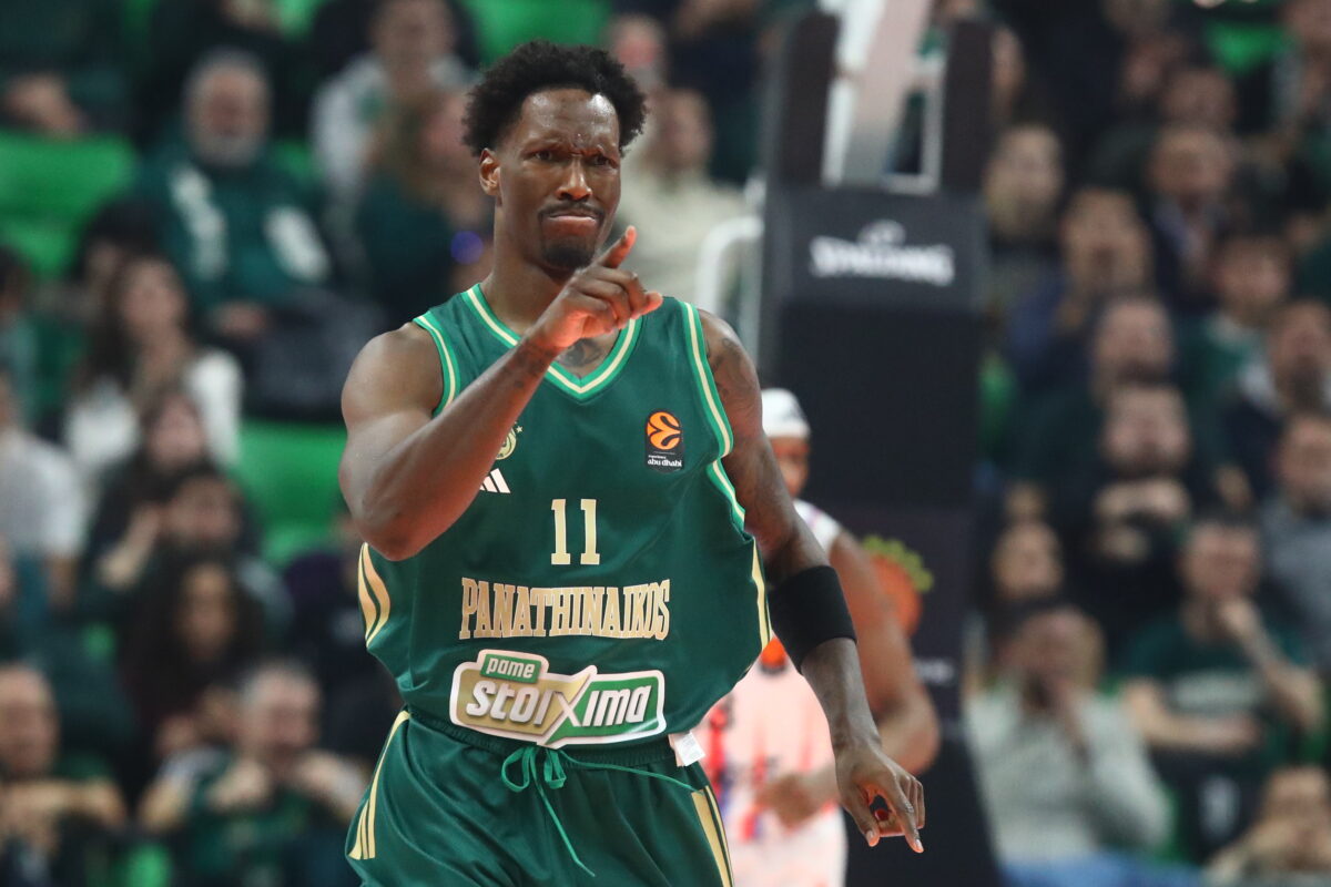 Ο Νάιτζελ Χέιζ Ντέιβις έκανε ατομική προπόνηση στο γήπεδο της Χάποελ Τελ Αβίβ μετά την άφιξη του Παναθηναϊκού στη Σόφια