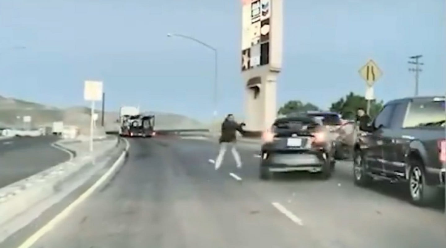 ΗΠΑ: Νέο περιστατικό πυροβολισμών από αστυνομικούς της ICE σε άνδρα μέσα σε αυτοκίνητο στην Πάτερσον της Καλιφόρνια – Δείτε το βίντεο