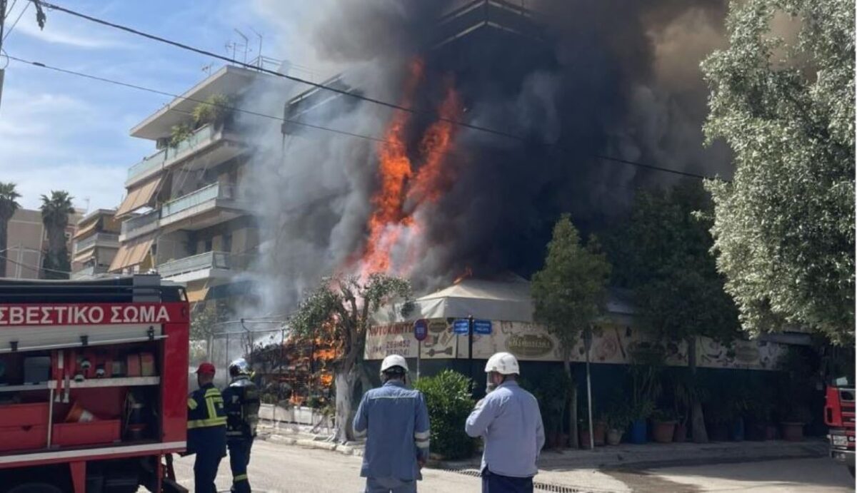 Φωτιά σε κτίριο στο Ίλιον