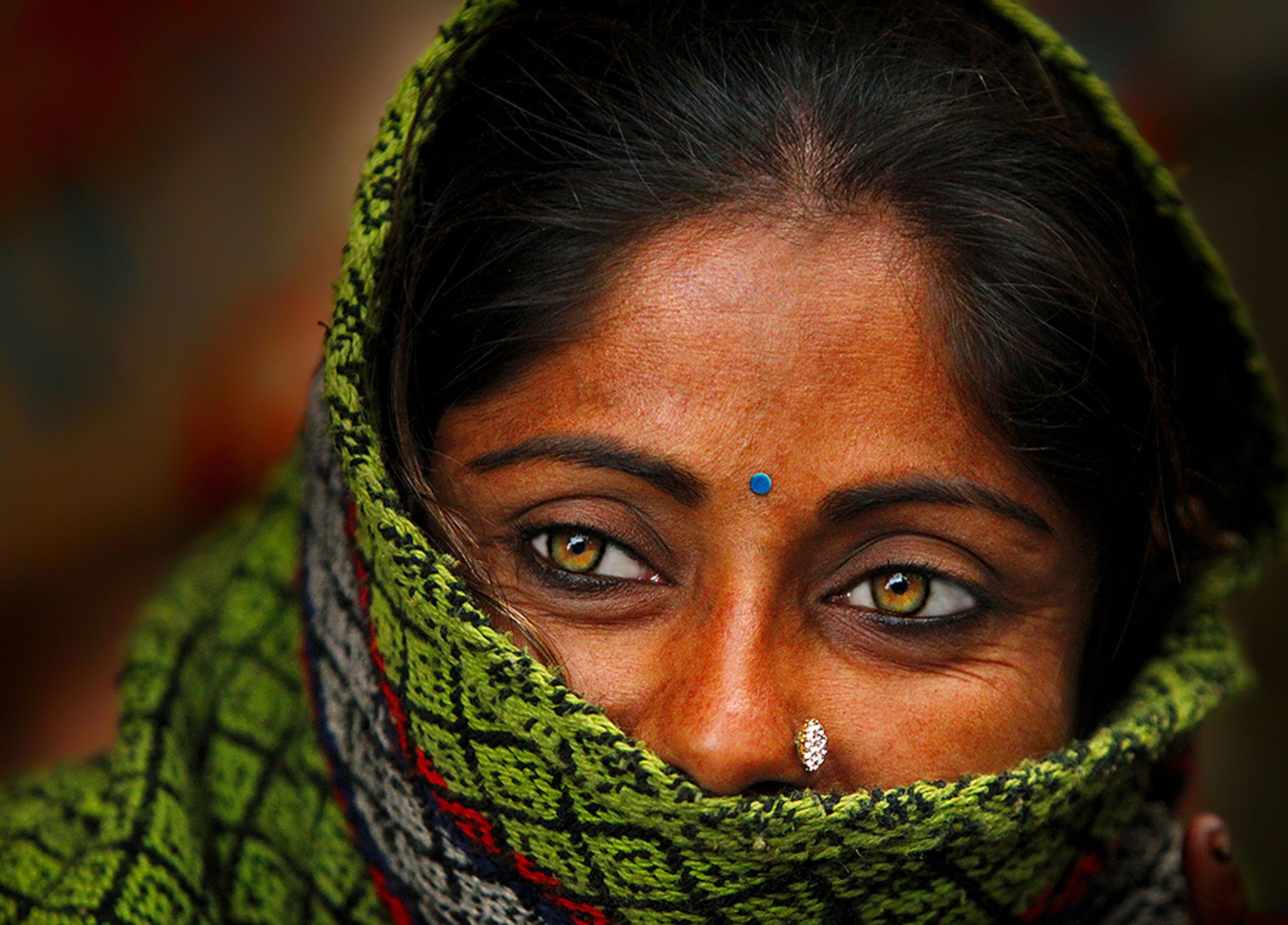 Αναστάτωση στην Ινδία: Ξέθαψε την αδερφή του και την πήγε…στην τράπεζα! Δείτε γιατί, vid