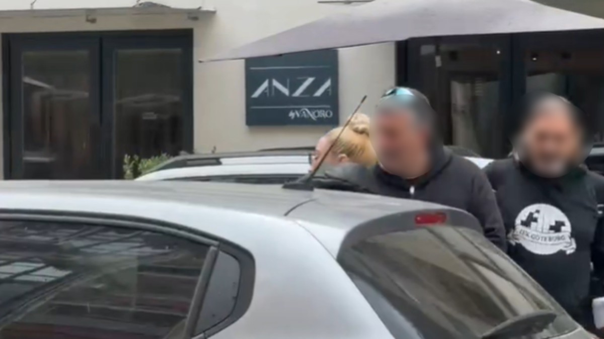 Η Ιωάννα Τούνη ελεύθερη μετά τη σύλληψη: Βίντεο από το αστυνομικό τμήμα