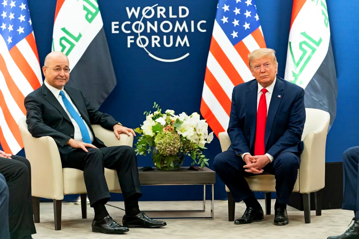 WSJ: Η Ουάσινγκτον αναστέλλει τις μεταφορές δολαρίων στο Ιράκ, ασκώντας πίεση στις φιλοϊρανικές ομάδες