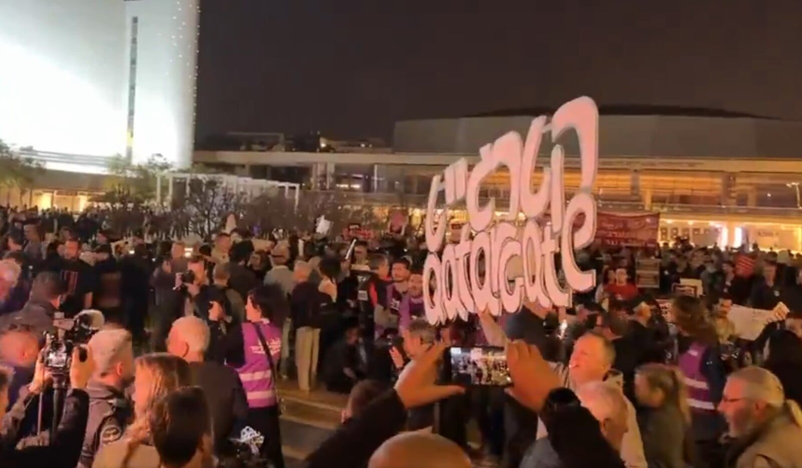 Ισραήλ: Εντυπωσιακή αντιπολεμική πορεία στο Τελ Αβίβ – «Ο Νετανιάχου αποτελεί τη μεγαλύτερη απειλή» – Βίντεο