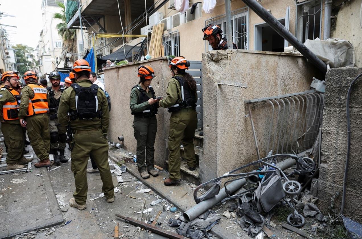 Ισραήλ: Εκρήξεις στον ουρανό της Ιερουσαλήμ – Τουλάχιστον 5 τραυματίες στο Τελ Αβίβ από ιρανικά πυρά