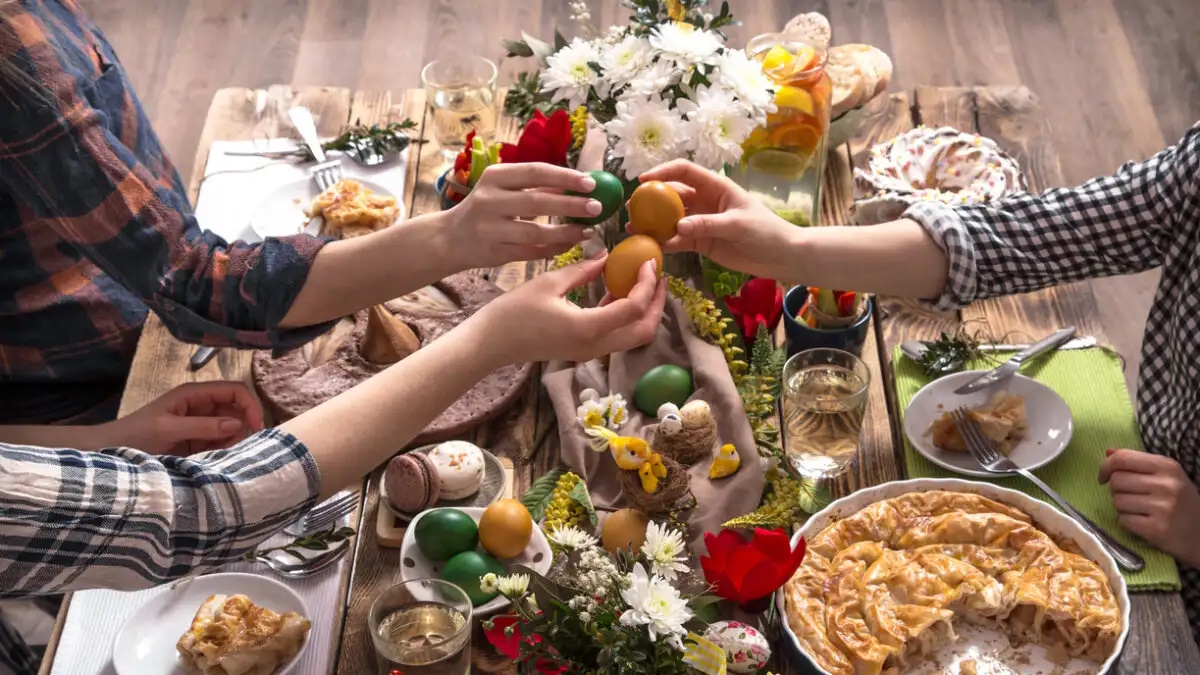 Πασχαλινό τραπέζι: Τα απαραίτητα για τους καταναλωτές σε αρνί, κατσίκι και αυγά