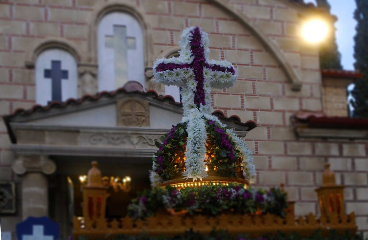 Μεγάλη Παρασκευή: Η Τελετή των Μεγάλων Ωρών, η Αποκαθήλωση και ο Θρήνος του Επιταφίου