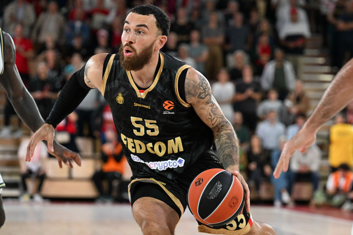 Μονακό – Μπαρτσελόνα 93-86: Οι Μονεγάσκοι εξασφάλισαν θέση στα play in και έφεραν σε δύσκολη θέση τους Καταλανούς