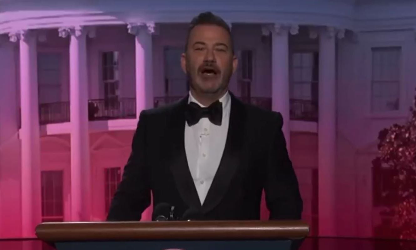 Τζίμι Κίμελ: Αντιδράσεις για το σχόλιό του σχετικά με τη Μελάνια Τραμπ πριν τους πυροβολισμούς στην Ουάσινγκτον – «Λάμπει σαν μελλοντική χήρα»