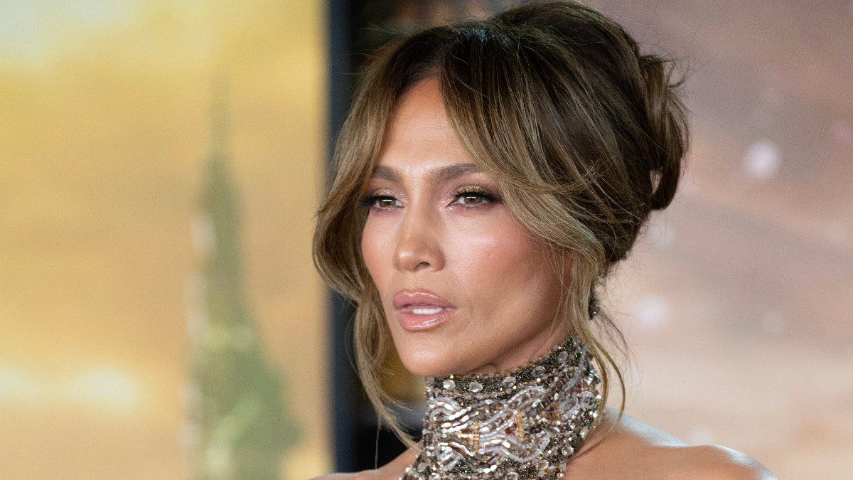Jennifer Lopez: Λαμπερή όσο ποτέ με καλλίγραμμο σώμα η σταρ (Φωτογραφίες)