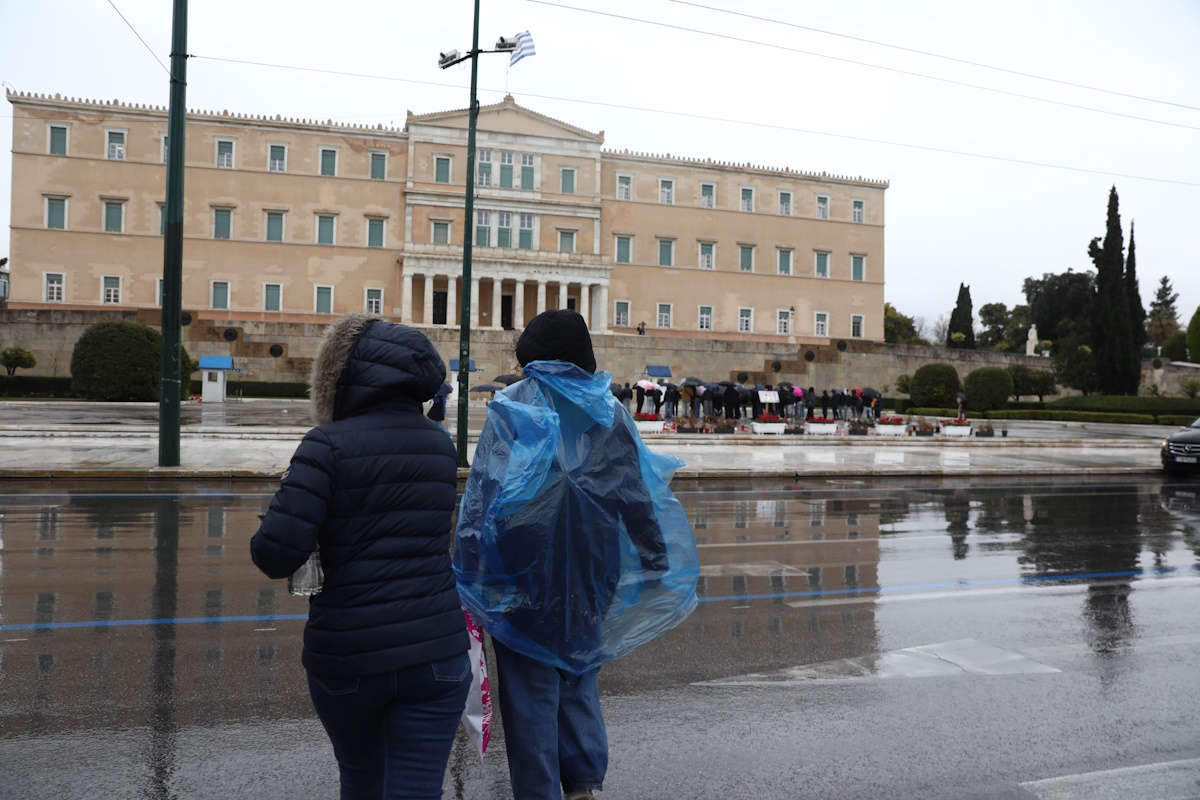 Καιρός σήμερα: Ισχυρές καταιγίδες και χαλαζοπτώσεις – Άνεμοι έως 8 μποφόρ, θερμοκρασία στους 19 βαθμούς