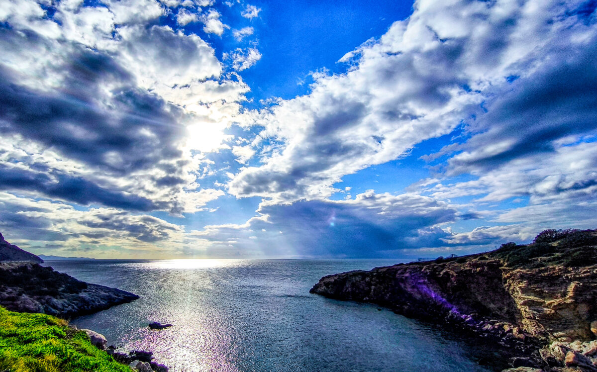 Καιρός σήμερα: Θερμοκρασία έως 24 βαθμούς – Νεφώσεις και σποραδικές βροχές