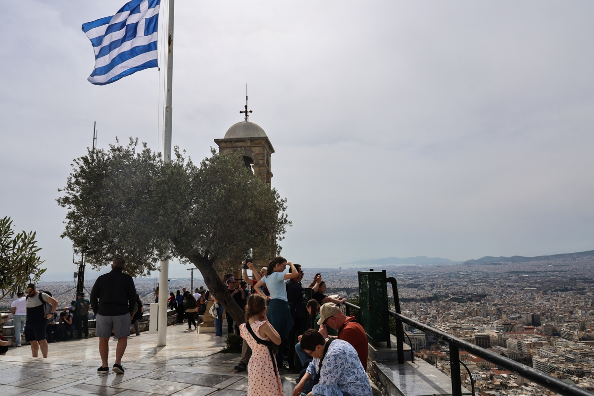 Καιρός αύριο: Καταιγίδες σε Κρήτη και Δωδεκάνησα – Αραιές νεφώσεις στην υπόλοιπη Ελλάδα
