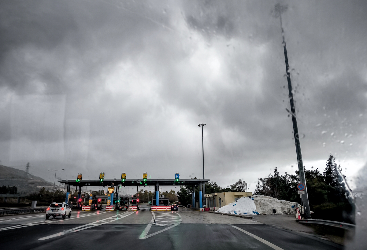 Καιρός αύριο: Καταιγίδες και βροχές στα βόρεια, ηλιοφάνεια στην υπόλοιπη χώρα