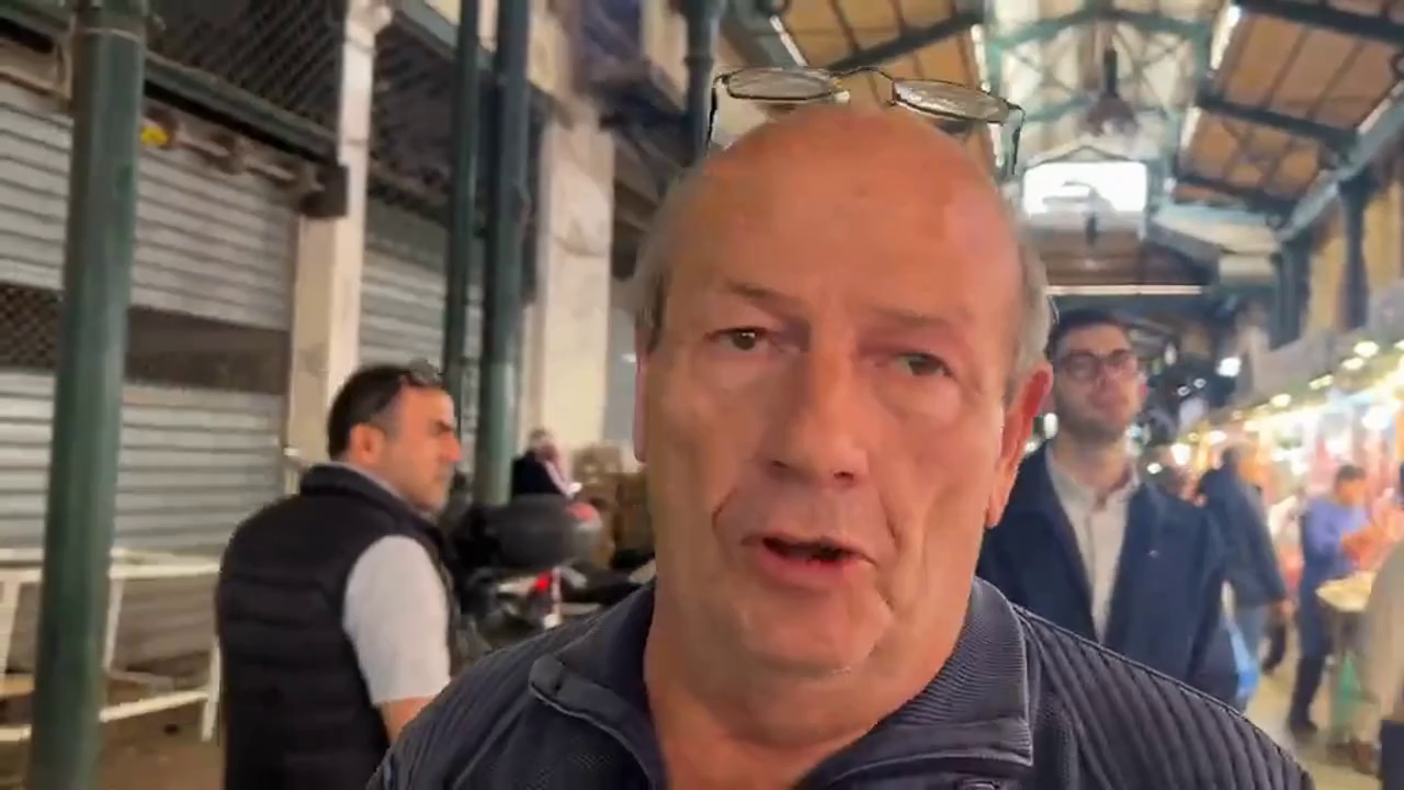 «Καλές οι τιμές» λένε οι καταναλωτές για το πασχαλινό τραπέζι – Αυξημένη κίνηση στη Βαρβάκειο
