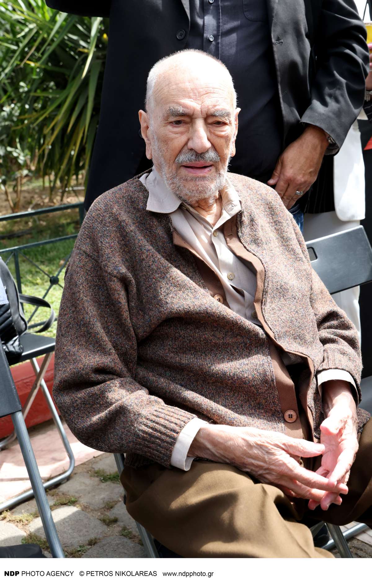 Η «μοναχική» Λαμπρή των διασήμων: 6 γνωστοί Έλληνες που πέρασαν το Πάσχα απομονωμένοι και λησμονημένοι 13 Δημήτρης Καλλιβωκάς