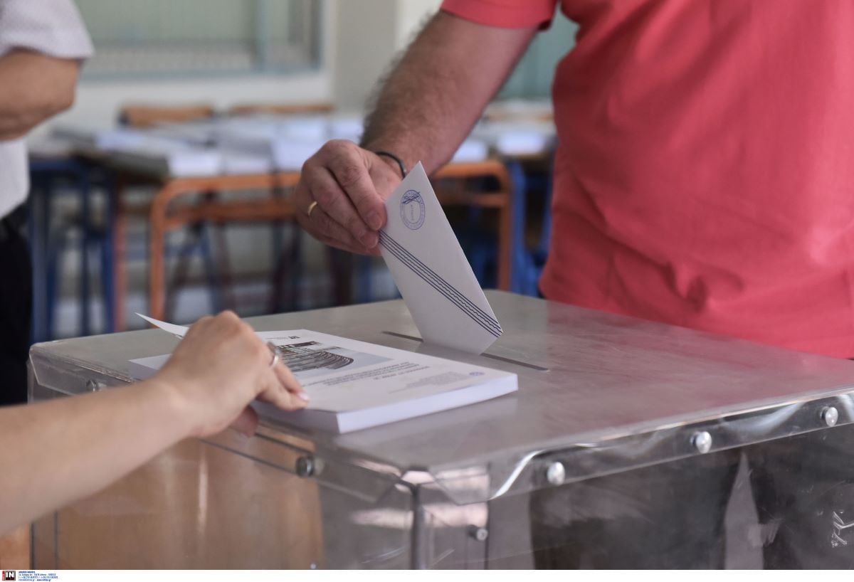 Έρευνα Metron Analysis: Στις 10,2 μονάδες η απόσταση ΝΔ-ΠΑΣΟΚ – Ποια ποσοστά συγκεντρώνουν Τσίπρας – Καρυστιανού