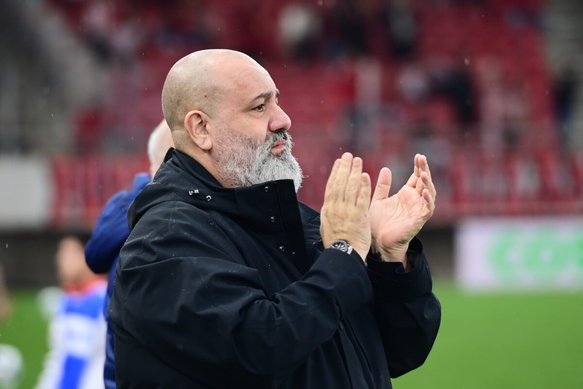 Καραπαπάς εξοργισμένος με διαρροές: «Να αποχωρήσουν ΚΕΔ και ΕΠΟ»