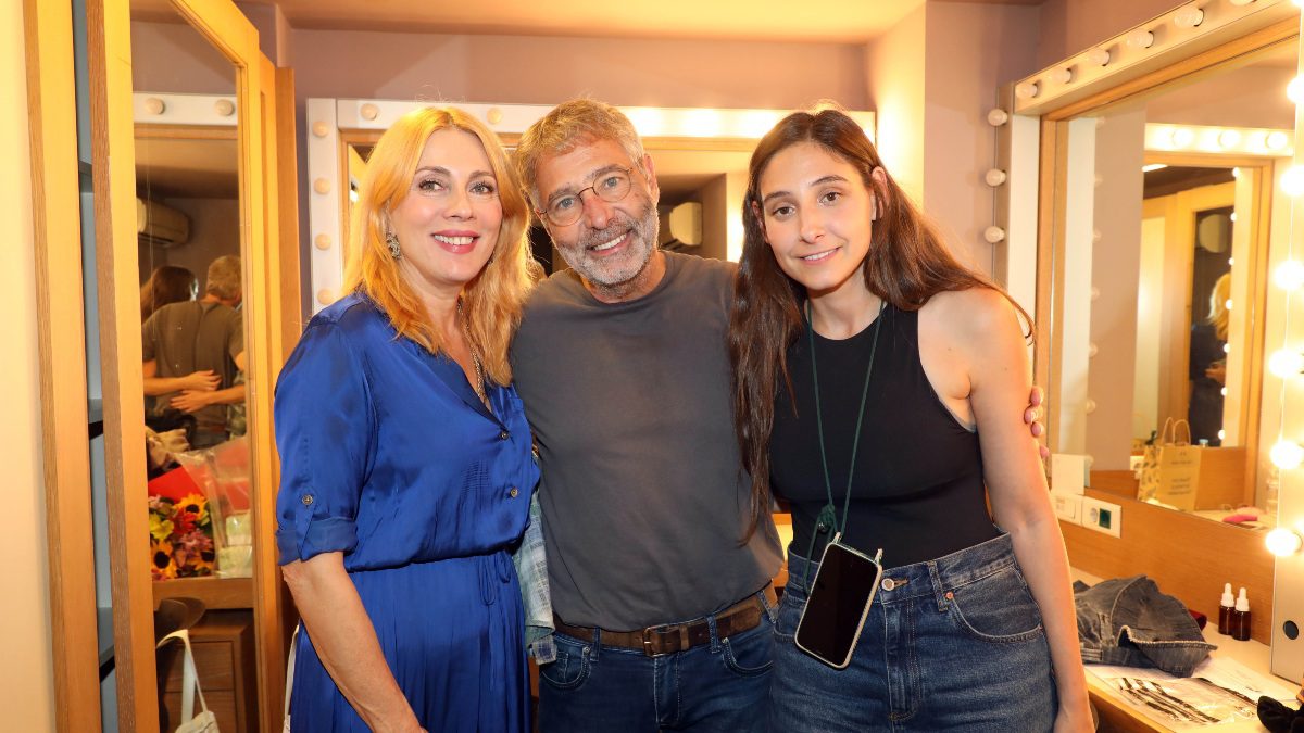 Καρύδη – Αθερίδης: Η πρώτη κοινή φωτογραφία μετά τον χωρισμό! Αγκαλιασμένοι και χαμογελαστοί 3 Η Φωτεινή Αθερίδου, η Σμαράγδα Καρύδη και ο Θοδωρής Αθερίδης