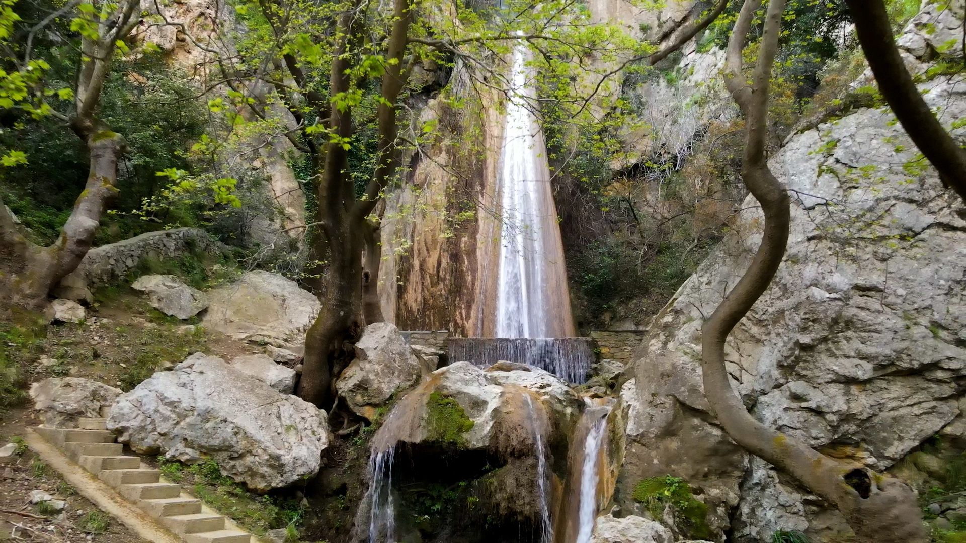 Καταρράκτες Πέτρας στην Αλίαρτο. Πανέμορφοι και πασίγνωστοι.