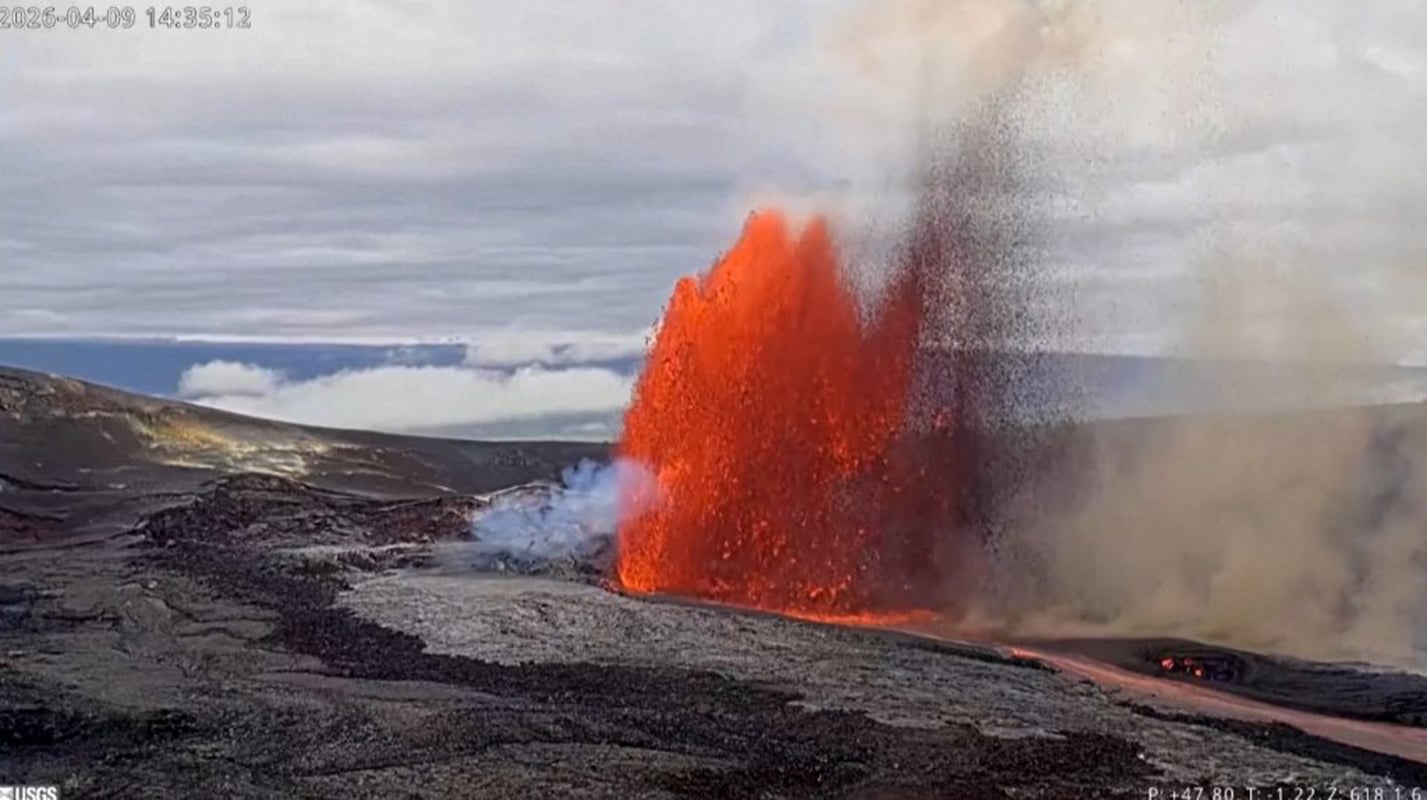 Χαβάη: Θεαματικές εικόνες από την έκρηξη του ηφαιστείου Κιλαουέα – Λάβα εκτινάχθηκε σε ύψος 190 μέτρων