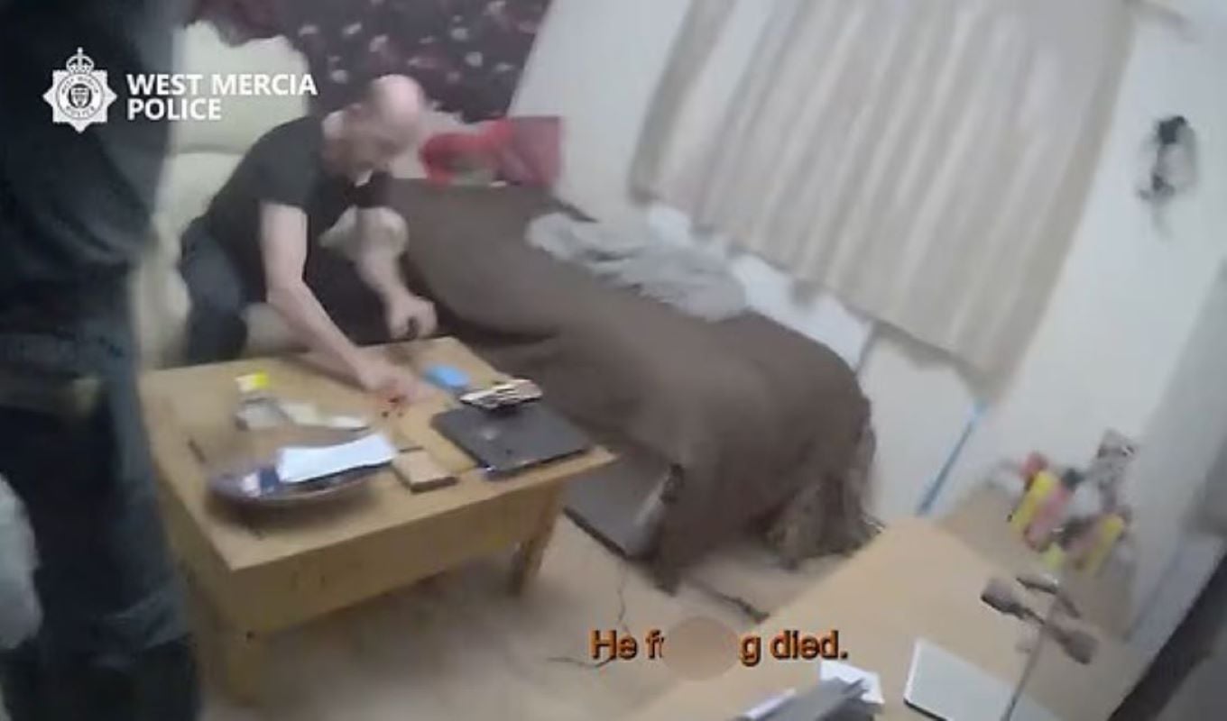 Σοκ στη Βρετανία: Σκότωσε άνδρα με αναπηρία που φρόντιζε και άφησε το πτώμα του να αποσυντίθεται για 12 ημέρες – ΒΙΝΤΕΟ