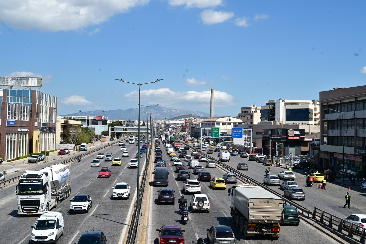 Home 84 Κίνηση: Η Αθήνα αδειάζει για το Πάσχα – Μαζική έξοδος εκδρομέων με συμφόρηση σε δρόμους, λιμάνια και ΚΤΕΛ