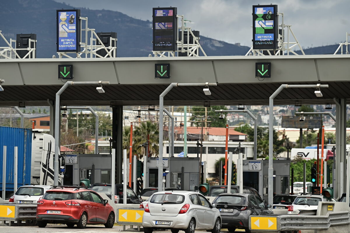 Σε πλήρη εξέλιξη η αναχώρηση των εκδρομέων του Πάσχα – Έντονη κίνηση στη Λεωφόρο Αθηνών και την Αττική Οδό