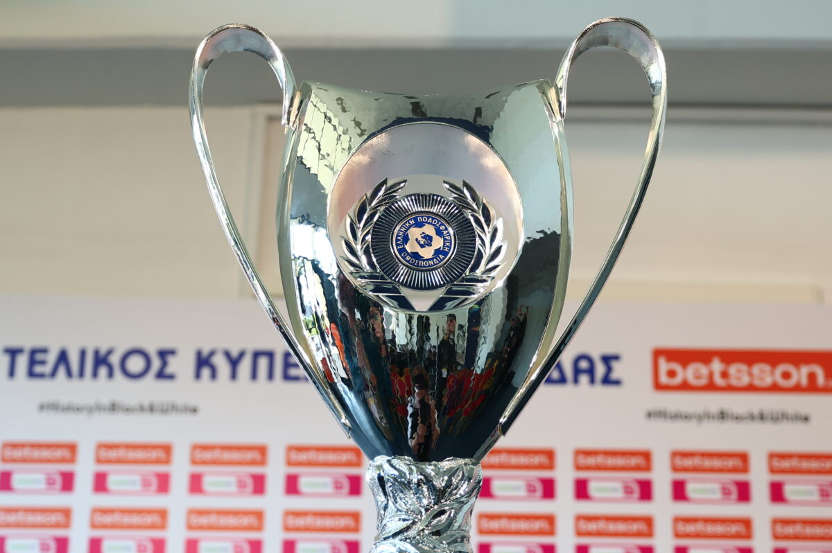“Το τελετουργικό του τελικού Κυπέλλου Ελλάδας Betsson: Παράδοση και πολιτισμός σε ασπρόμαυρο σκηνικό”