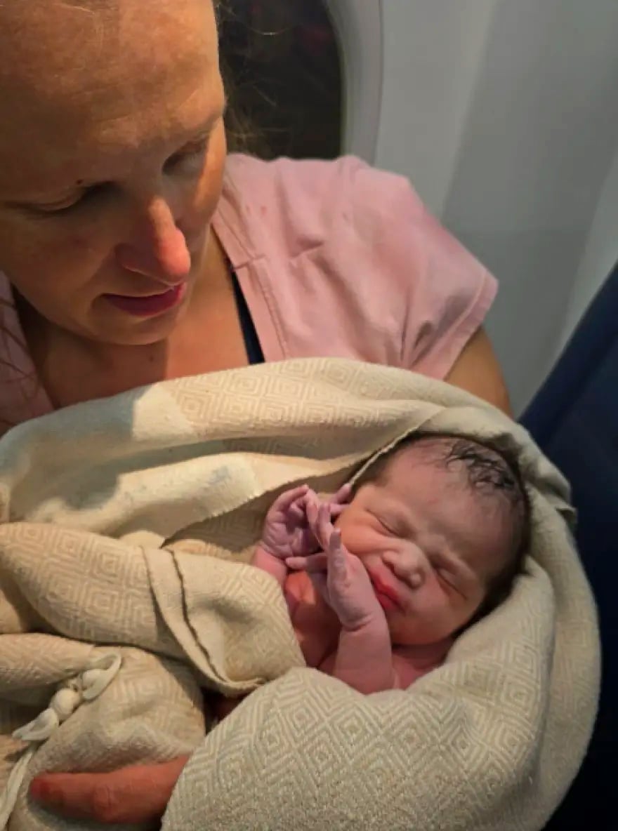 ΗΠΑ: Κοριτσάκι γεννήθηκε στον αέρα – Στιγμές αγωνίας σε πτήση της Delta Air Lines από Ατλάντα προς Πόρτλαντ