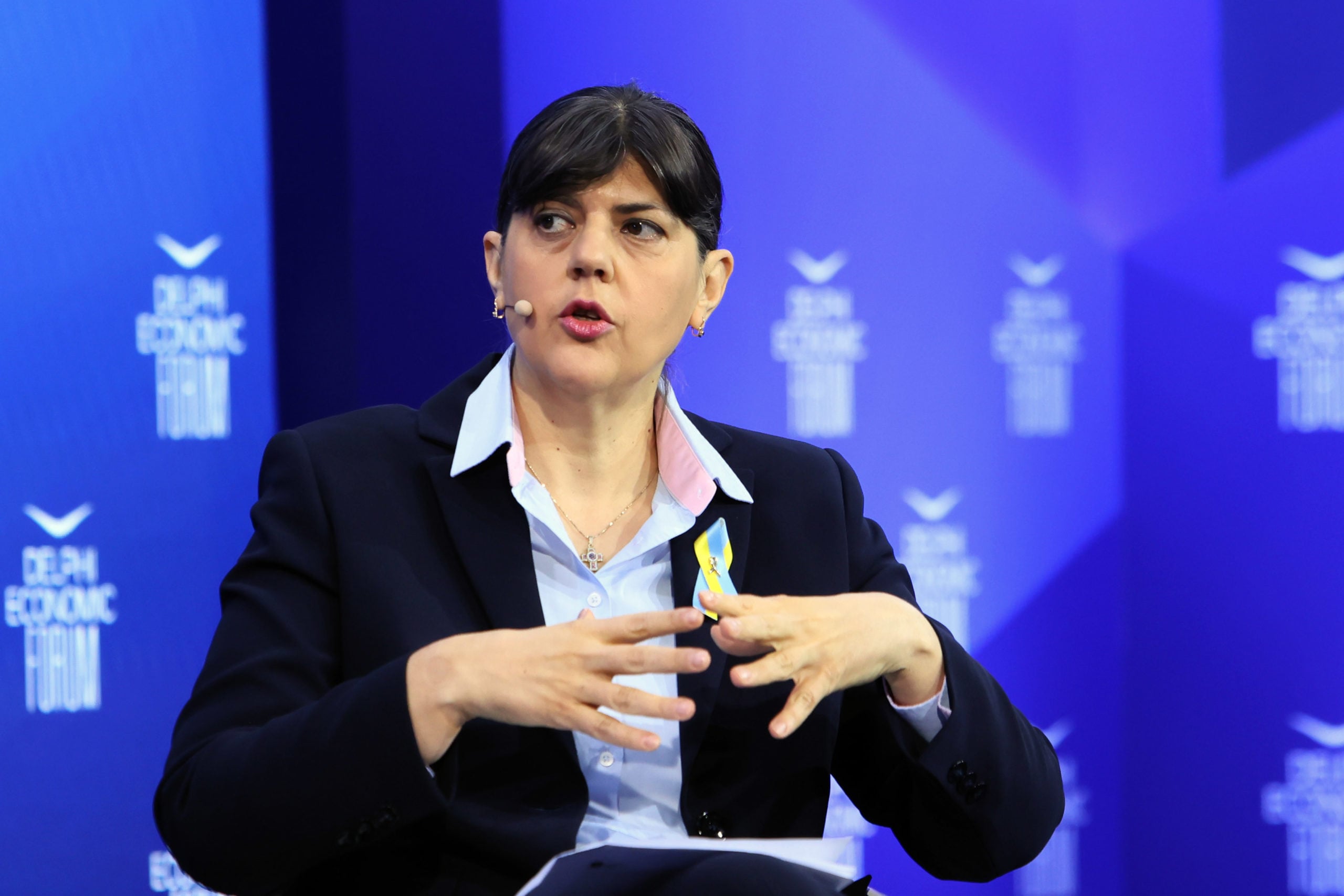 Στα «κάγκελα» οι βουλευτές της Νέας Δημοκρατίας για την Κοβέσι και τις κινήσεις της – «Γαλάζιο» πυρ ομαδόν κατά της Ευρωπαίας εισαγγελέως