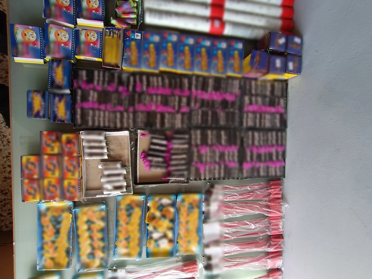 Κερατσίνι: Συνελήφθη 46χρονος με πάνω από 500 πυροτεχνήματα και 300 κροτίδες στο μαγαζί του