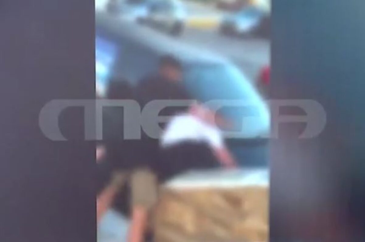 Home 79 Νεαροί επιτέθηκαν μέχρι λιποθυμίας σε συνομήλικό τους σε κυκλαδίτικο νησί – Βίντεο σοκ από τη βίαιη επίθεση