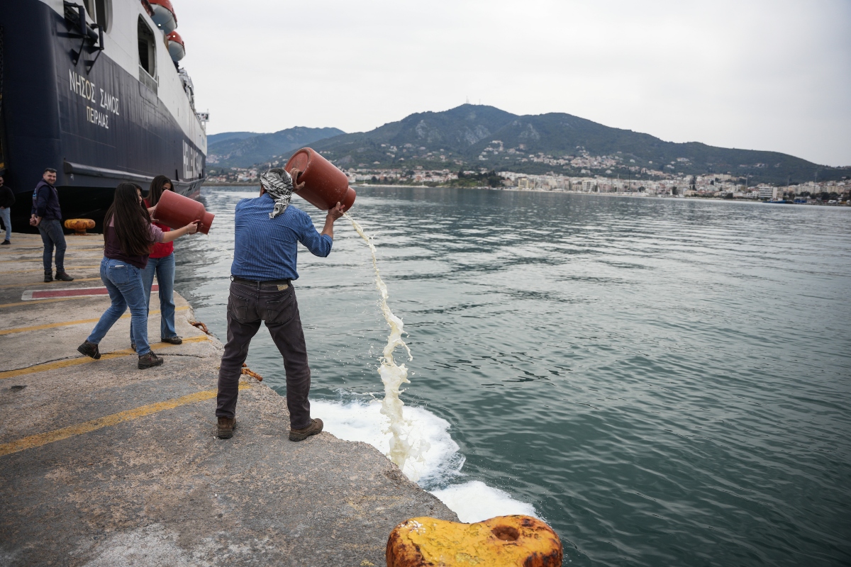 Κτηνοτρόφοι στο λιμάνι της Μυτιλήνης