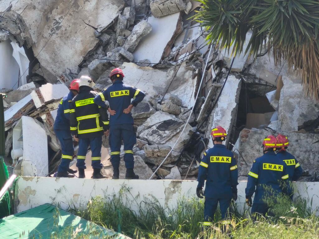 Κύπρος: Εντατικές έρευνες με drone και σκύλους Κ9 για παγιδευμένους στο κτίριο που κατέρρευσε – Συγκλονιστικές μαρτυρίες