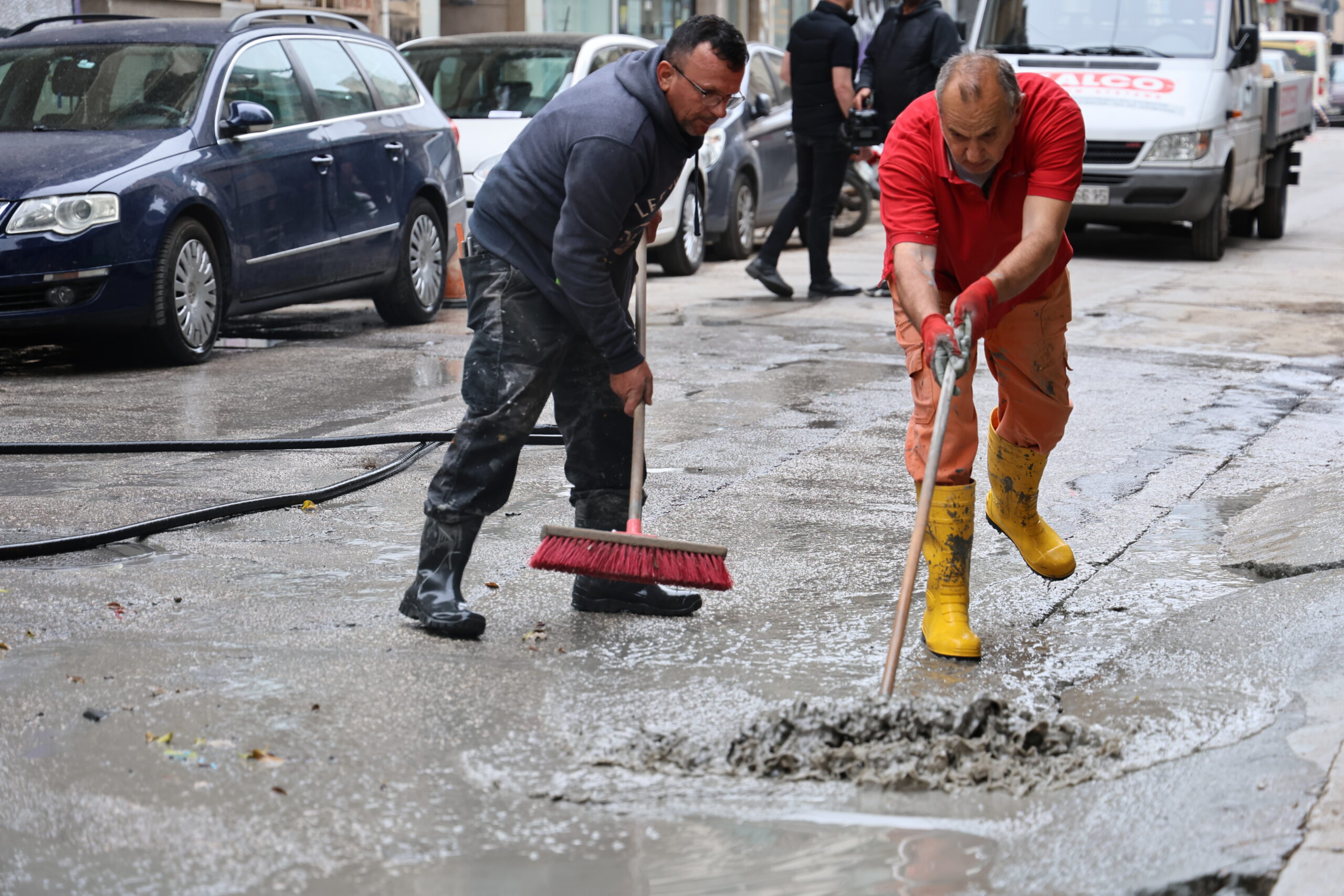 Λύθηκε το μυστήριο με το «υγρό τσιμέντο» στην Κυψέλη: «Είναι μείγμα ειδικού αφρού και χώματος», αναφέρει η εταιρεία του Μετρό