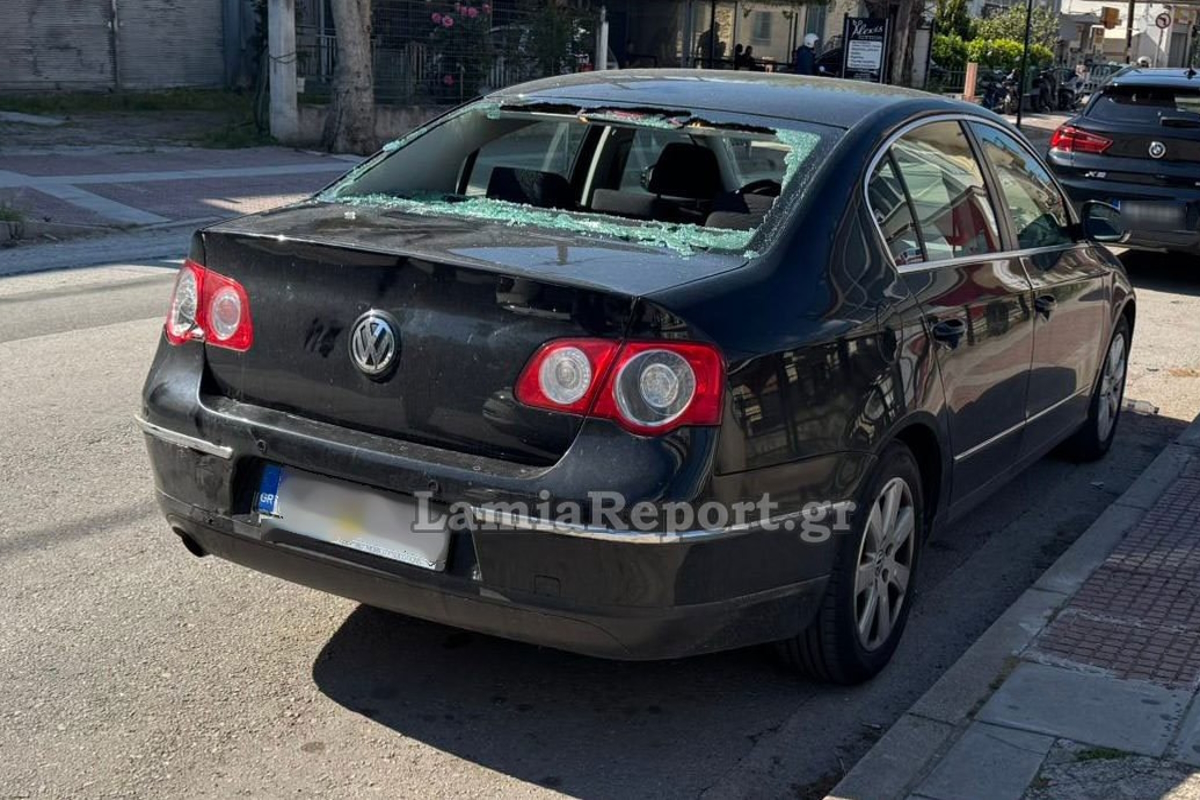 Ατύχημα στη Λαμία: Στο νοσοκομείο νεαρός δικυκλιστής μετά από σύγκρουση με σταθμευμένο όχημα