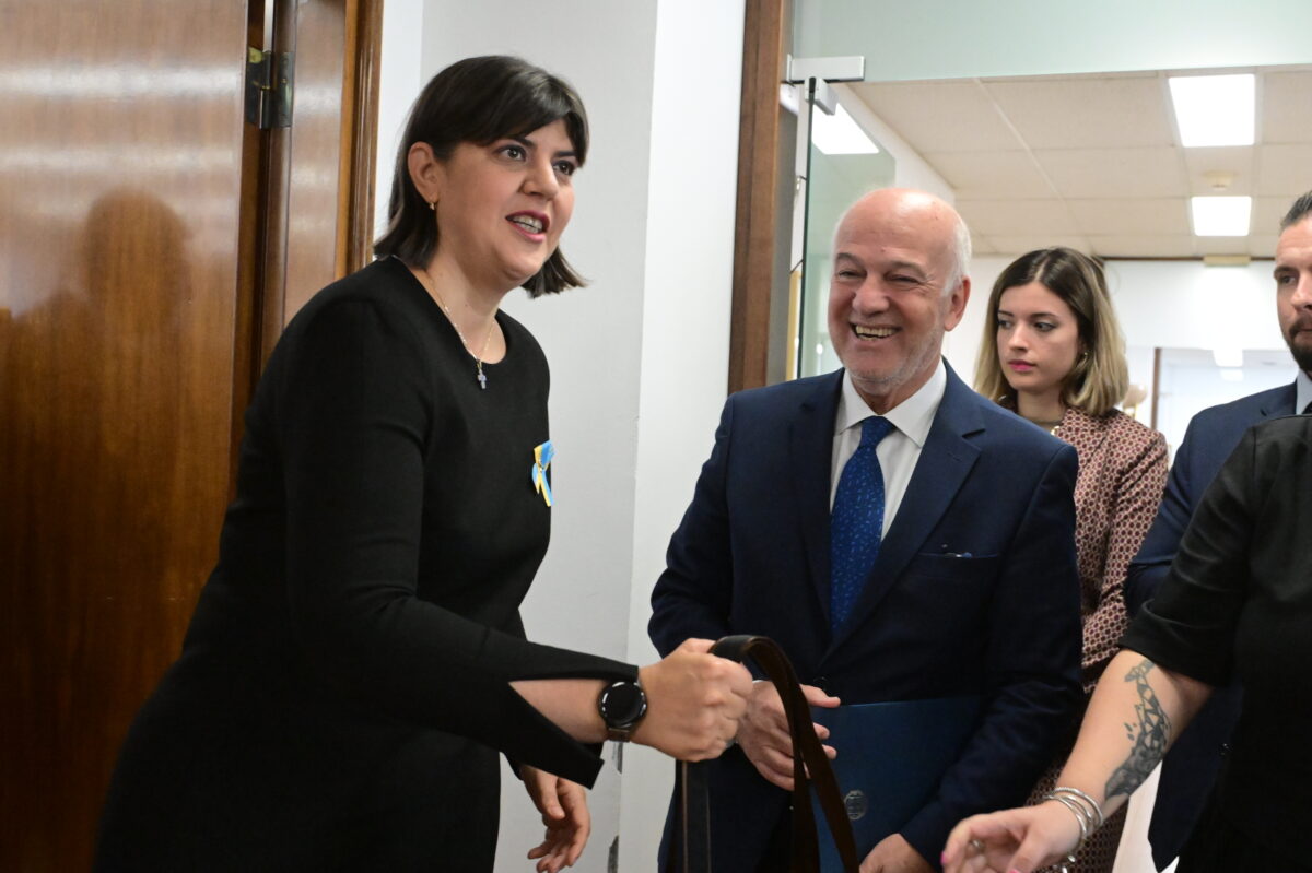Λάουρα Κοβέσι: Επισκέπτεται την Ελλάδα για συνομιλίες με τον Γιώργο Φλωρίδη – Ο ρόλος του ΟΠΕΚΕΠΕ και η συμμετοχή της στο Φόρουμ Δελφών