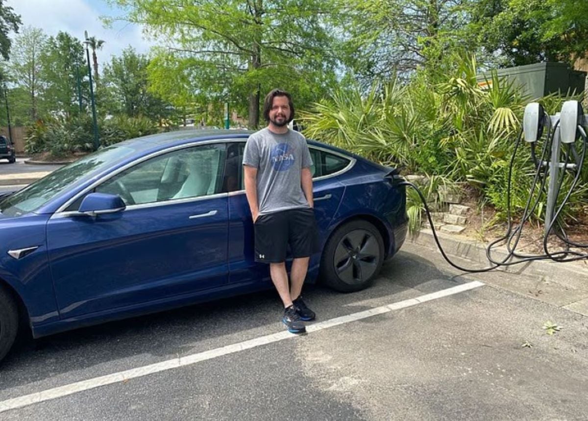 ΗΠΑ: Αίνιγμα με τον θάνατο πυρηνικού επιστήμονα της NASA – Εντοπίστηκε απανθρακωμένος στο Tesla του