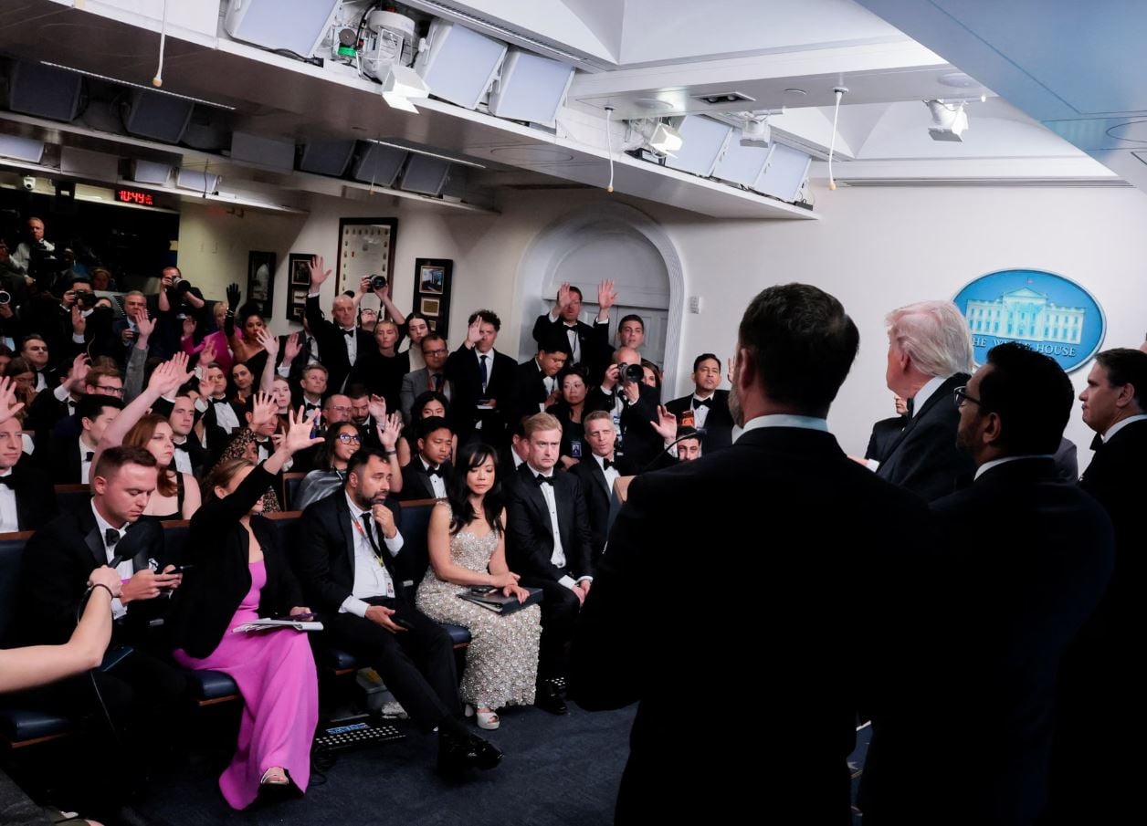 ΗΠΑ: «Κρυφτήκαμε ουρλιάζοντας» – Οι αντιδράσεις από τους πυροβολισμούς στη δεξίωση του Λευκού Οίκου