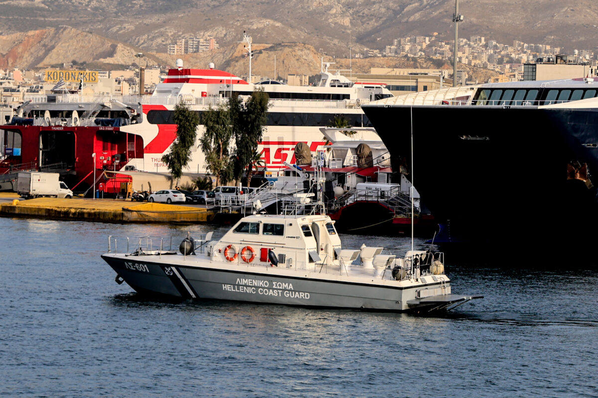 Όχημα κατέληξε στο λιμάνι του Πειραιά: Στο «Αττικό» ο οδηγός